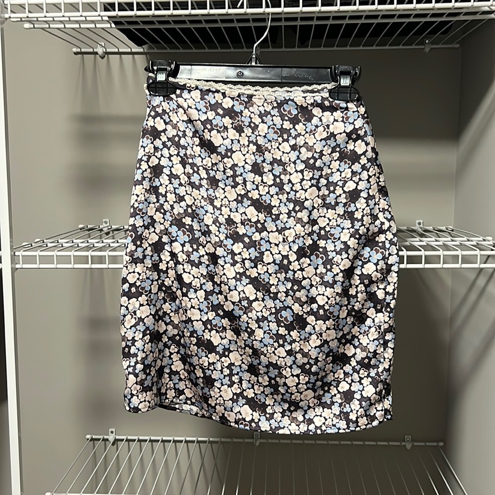 NWOT * Sunday Best Brown Floral Skirt Size 00